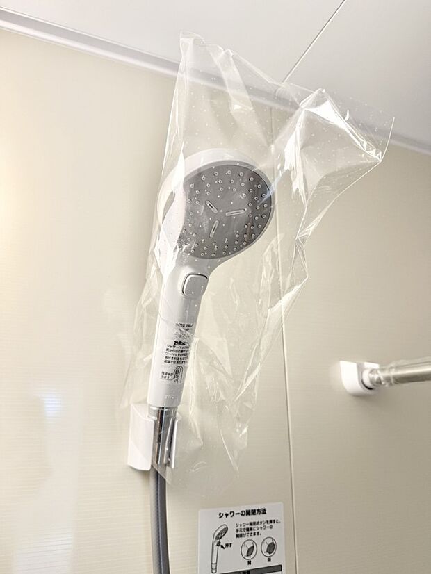 【止水シャワーヘッド】■手元で簡単に止水できるため、水の無駄遣いを減らすことができます。