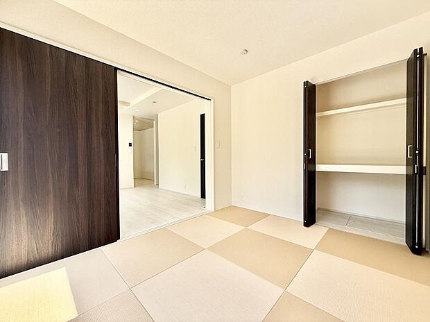 【リビング以外の居室】1号棟  ■落ち着いた色合いのお部屋で穏やかな時間を楽しめます