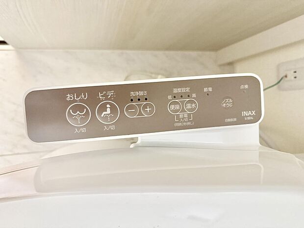 【シャワートイレ】■温水洗浄で快適、清潔感が保たれるシャワートイレ