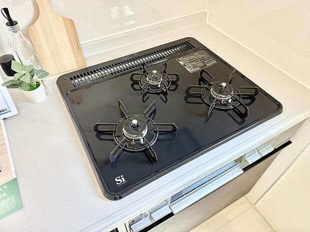 【3口ガスコンロ】■一度に多くの料理ができ便利で効率的