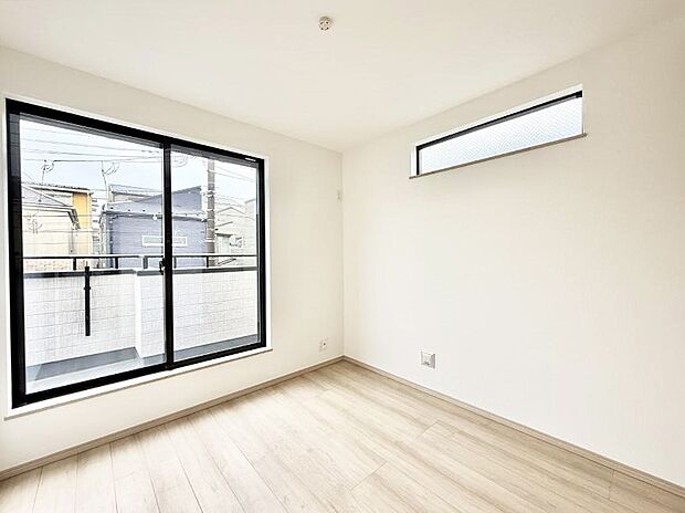 【リビング以外の居室】A号棟  ■落ち着いた色合いのお部屋で穏やかな時間を楽しめます