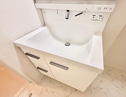 ハンドシャワー付洗面台