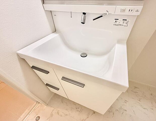 【ハンドシャワー付洗面台】■清潔でおいしい水を手軽に供給してくれます