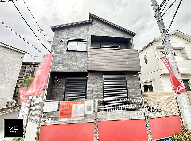 【現地外観写真】1号棟  ■暮らしを彩る充実した設備仕様が備わった住まい