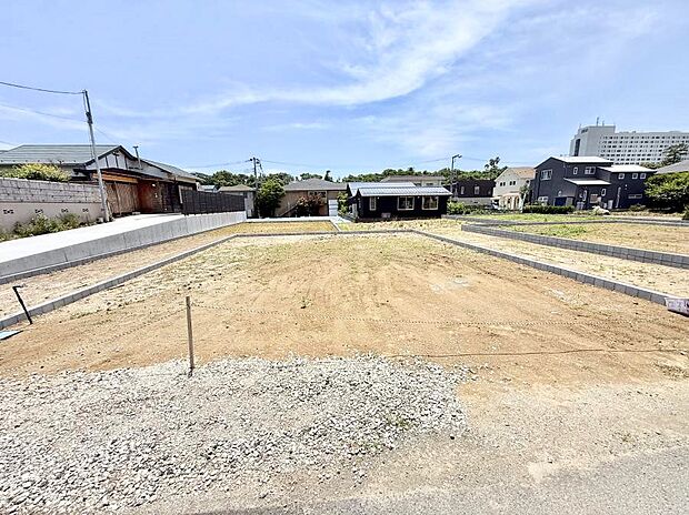 【現地外観写真】2号棟  ■家族みんなが笑顔で過ごせる、安心感のある住まい