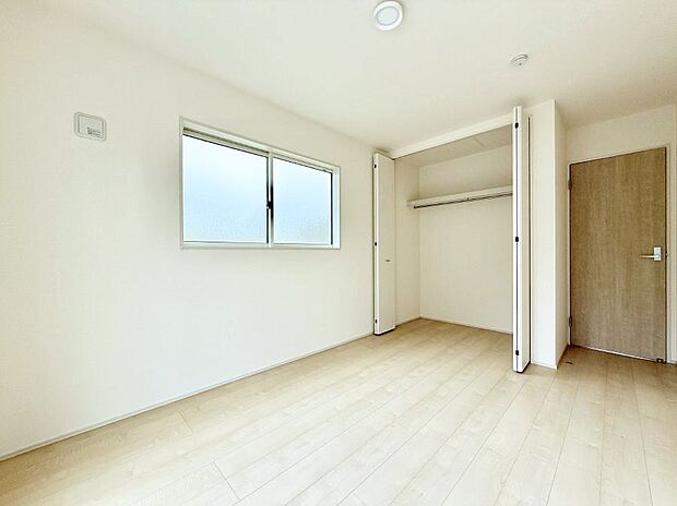 【リビング以外の居室】1号棟 ■シンプルで使いやすい空間がスッキリ感じられます