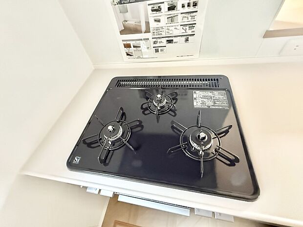 【3口ガスコンロ】■複数の鍋が同時に使えますね