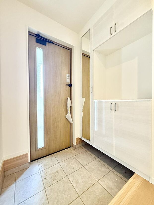 【玄関】■ ここから始まる一日、すっきり整った玄関