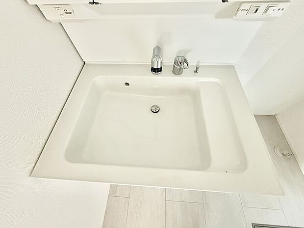 【ハンドシャワー付洗面台】■手洗いや顔を洗う時も快適に使える便利なシャワー