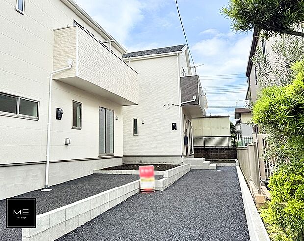 【現地外観写真】2号棟  ■暮らしを彩る充実した設備仕様が備わった住まい