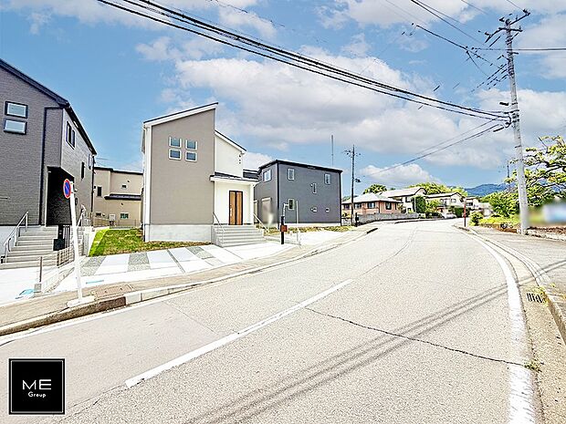 【前面道路含む現地写真】■優雅なラインが、毎日を引き立てます