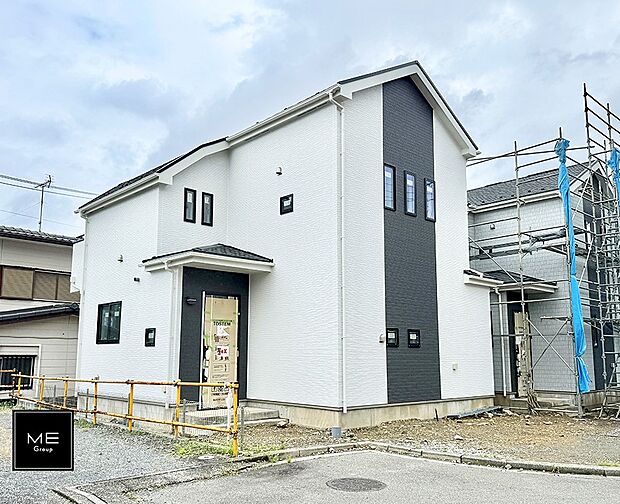 【現地外観写真】B号棟  ■暮らしを彩る充実した設備仕様が備わった住まい
