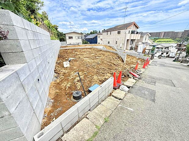 【現地外観写真】1号棟  ■暮らしを彩る充実した設備仕様が備わった住まい