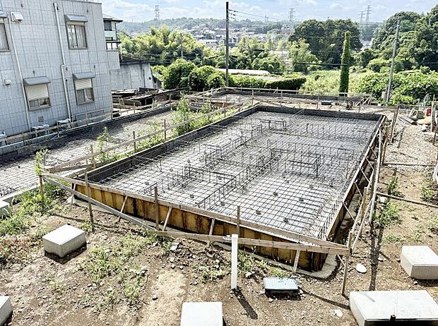 【現地外観写真】B号棟  ■暮らしを彩る充実した設備仕様が備わった住まい