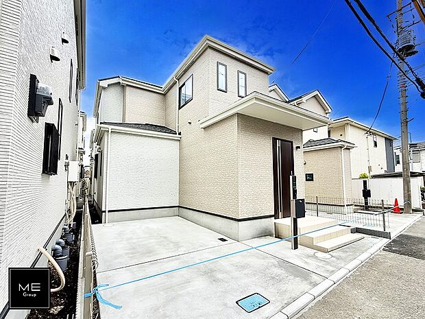 【現地外観写真】B号棟  ■暮らしを彩る充実した設備仕様が備わった住まい