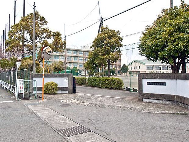 平塚市立金旭中学校（約1,516m・徒歩19分）