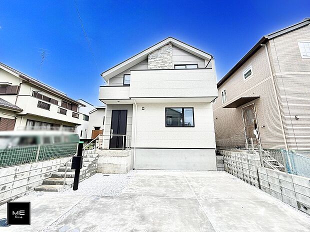 【現地外観写真】1号棟  ■暮らしを彩る充実した設備仕様が備わった住まい
