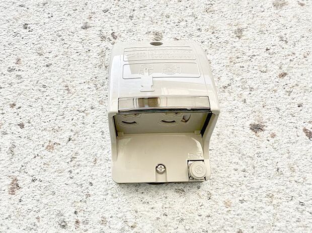 【その他設備(屋外コンセント)】■屋外に電源コンセントがあれば、高圧洗浄機で窓や外壁を掃除するなど便利です。