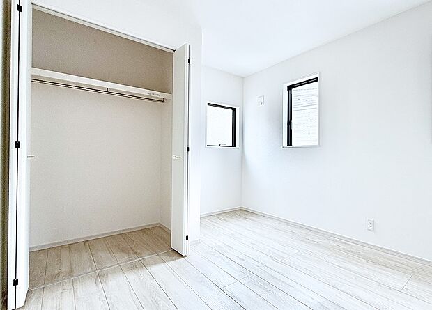 【リビング以外の居室】1号棟 ■シンプルで使いやすい空間がスッキリ感じられます