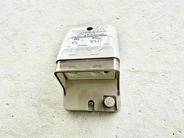 【屋外コンセント】■屋外に電源コンセントがあれば、高圧洗浄機で窓や外壁を掃除するなど便利です。