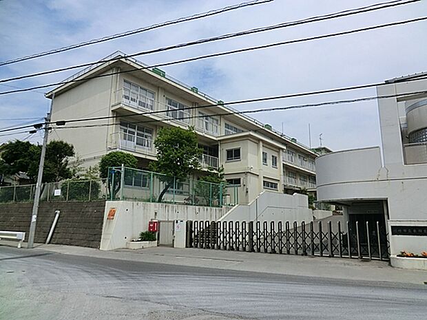 川崎市立東柿生小学校（約210m・徒歩3分）