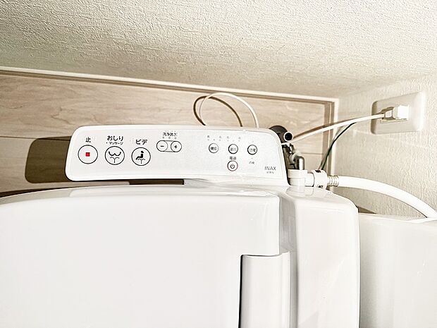 【シャワートイレ】■温水洗浄で快適、清潔感が保たれるシャワートイレ