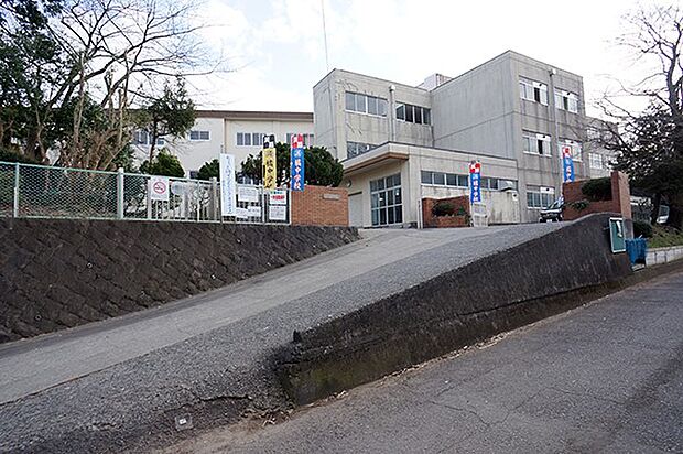 小田原市立橘中学校（約2,730m・徒歩35分）