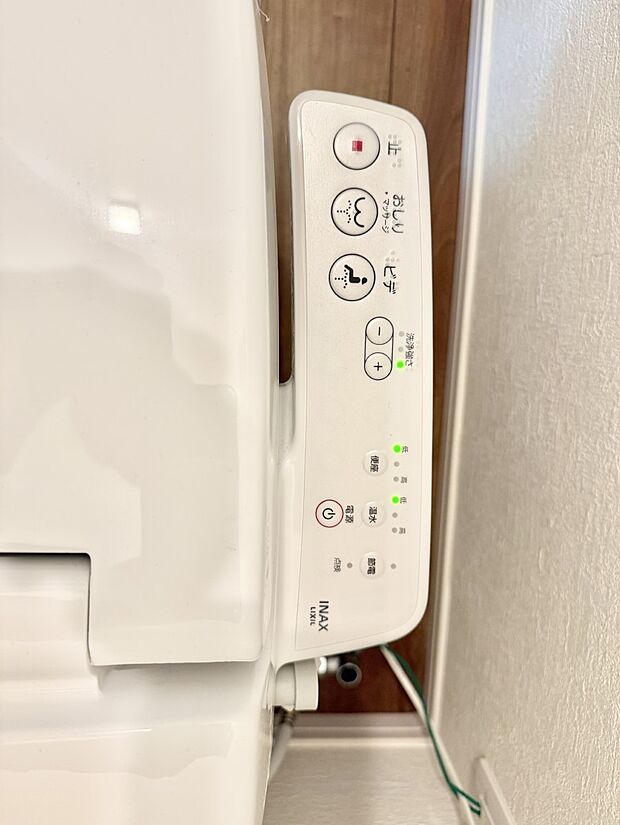 【シャワートイレ】■温水洗浄で快適、清潔感が保たれるシャワートイレ