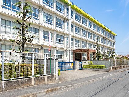 平塚市立山下小学校 847m(11分)