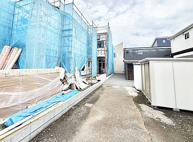 【現地外観写真】1号棟  ■暮らしを豊かにする充実した仕様設備で快適に