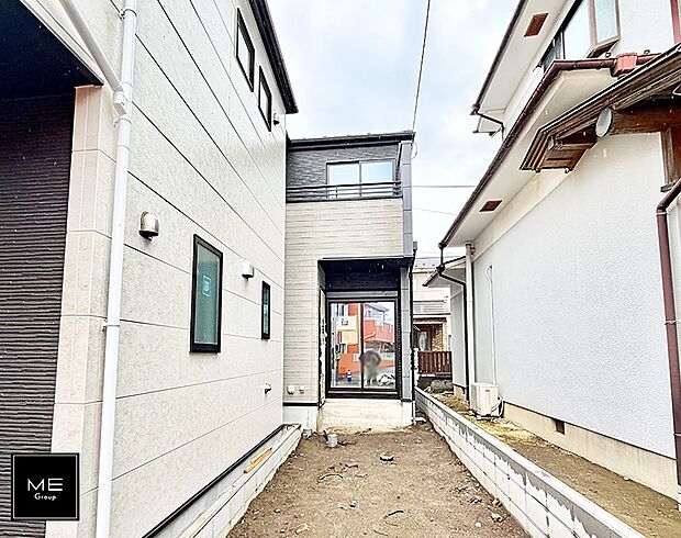 【現地外観写真】2号棟  ■家族みんなが笑顔で過ごせる、安心感のある住まい