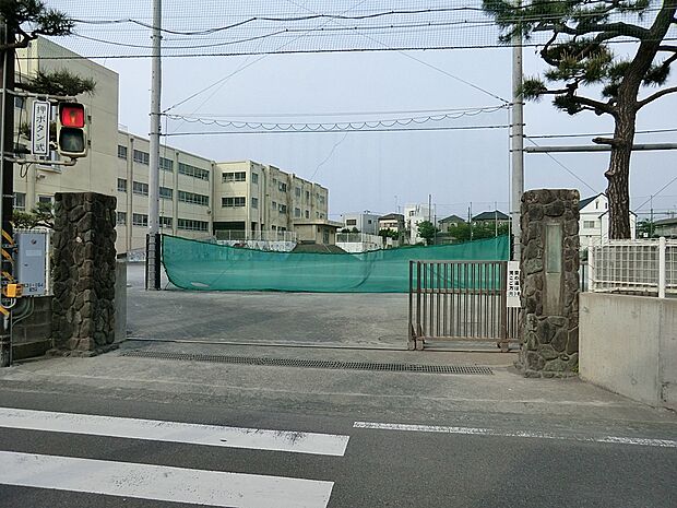 茅ヶ崎市立西浜小学校（約750m・徒歩10分）