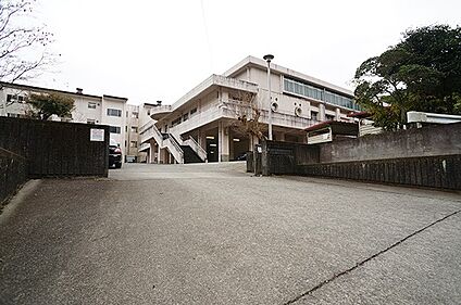 山北町立山北中学校 2100m(27分)