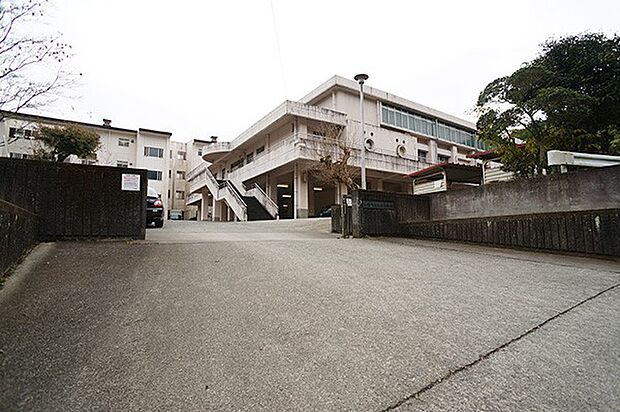 山北町立山北中学校(約2,100m・徒歩27分)