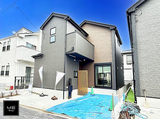 【現地外観写真】1号棟  ■暮らしを彩る充実した設備仕様が備わった住まい