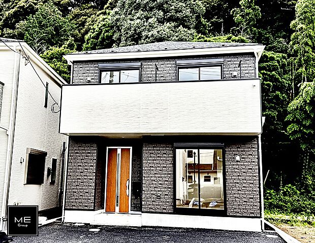 【現地外観写真】4号棟  ■暮らしを彩る充実した設備仕様が備わった住まい
