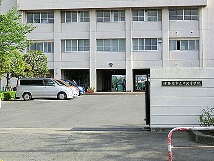 伊勢原市立中沢中学校 1760m(22分)