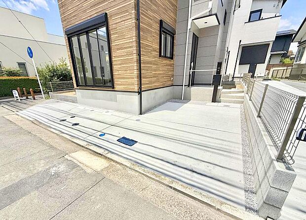 【現地外観写真】1号棟 ■暮らしを彩る充実した設備仕様が備わった住まい