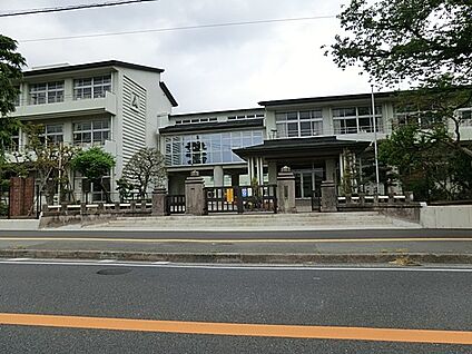秦野市立本町小学校 750m(10分)