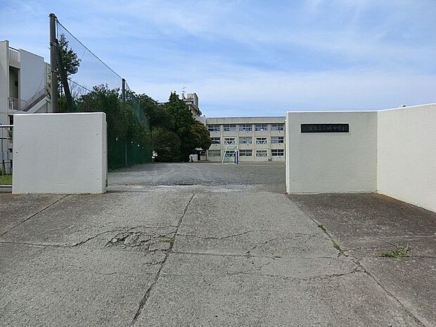 三浦市立三崎中学校(約2,400m・徒歩30分)