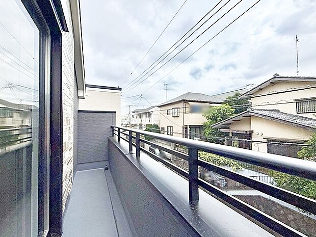 【バルコニー】2号棟 ■ 季節の移ろいを感じられる開放的な空間です