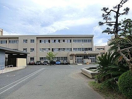 茅ヶ崎市立第一中学校 240m(3分)