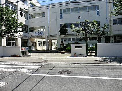 座間市立西中学校 400m(5分)
