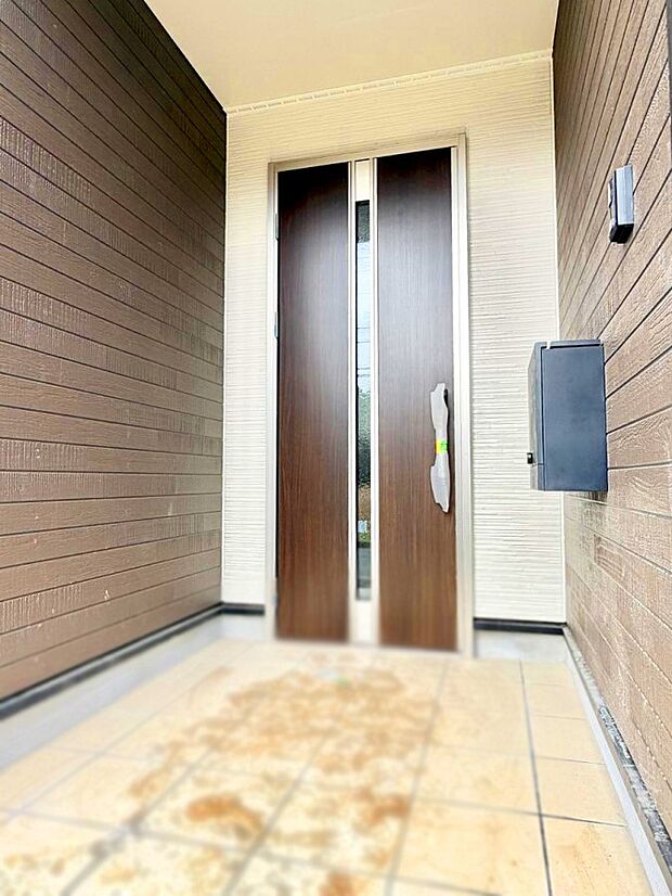 【玄関】1号棟 ■ シンプルで美しく、住まいの第一印象を彩る玄関です