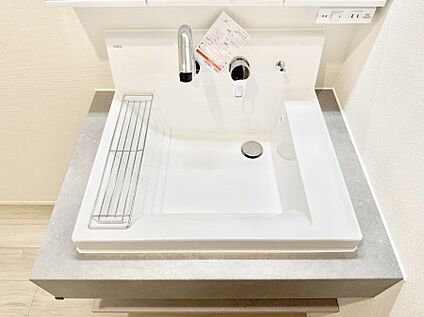 ハンドシャワー付洗面台
