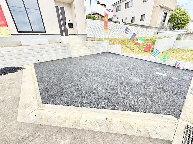 【駐車場】2号棟 ■自宅にカースペースがあると助かります