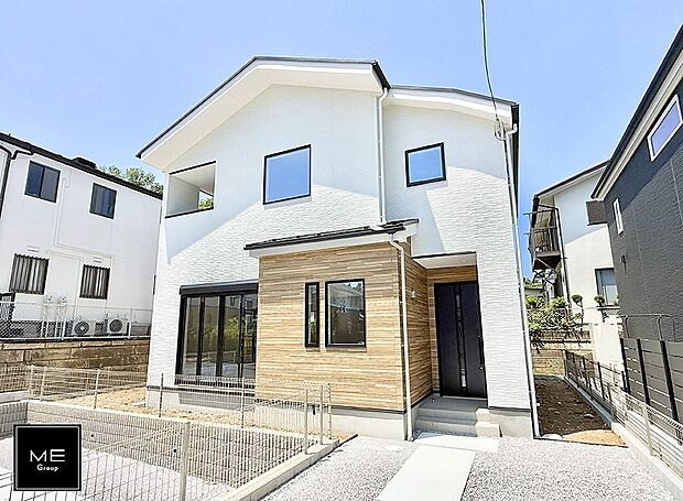 【現地外観写真】1号棟 ■暮らしを彩る充実した設備仕様が備わった住まい
