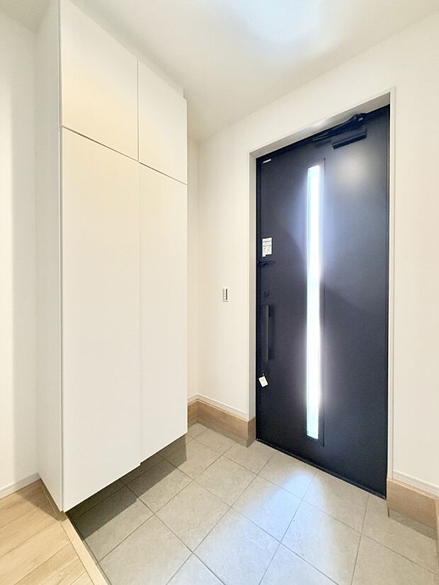 【玄関】1号棟 ■ シンプルで美しく、快適な暮らしの入り口