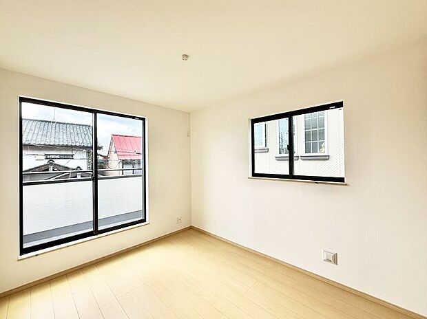 【リビング以外の居室】D号棟 ■落ち着いた色合いのお部屋で穏やかな時間を楽しめます