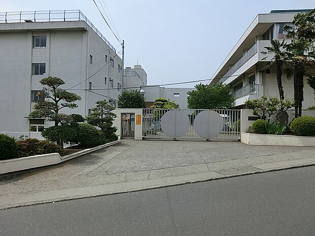 秦野市立大根小学校(約2,000m・徒歩25分)